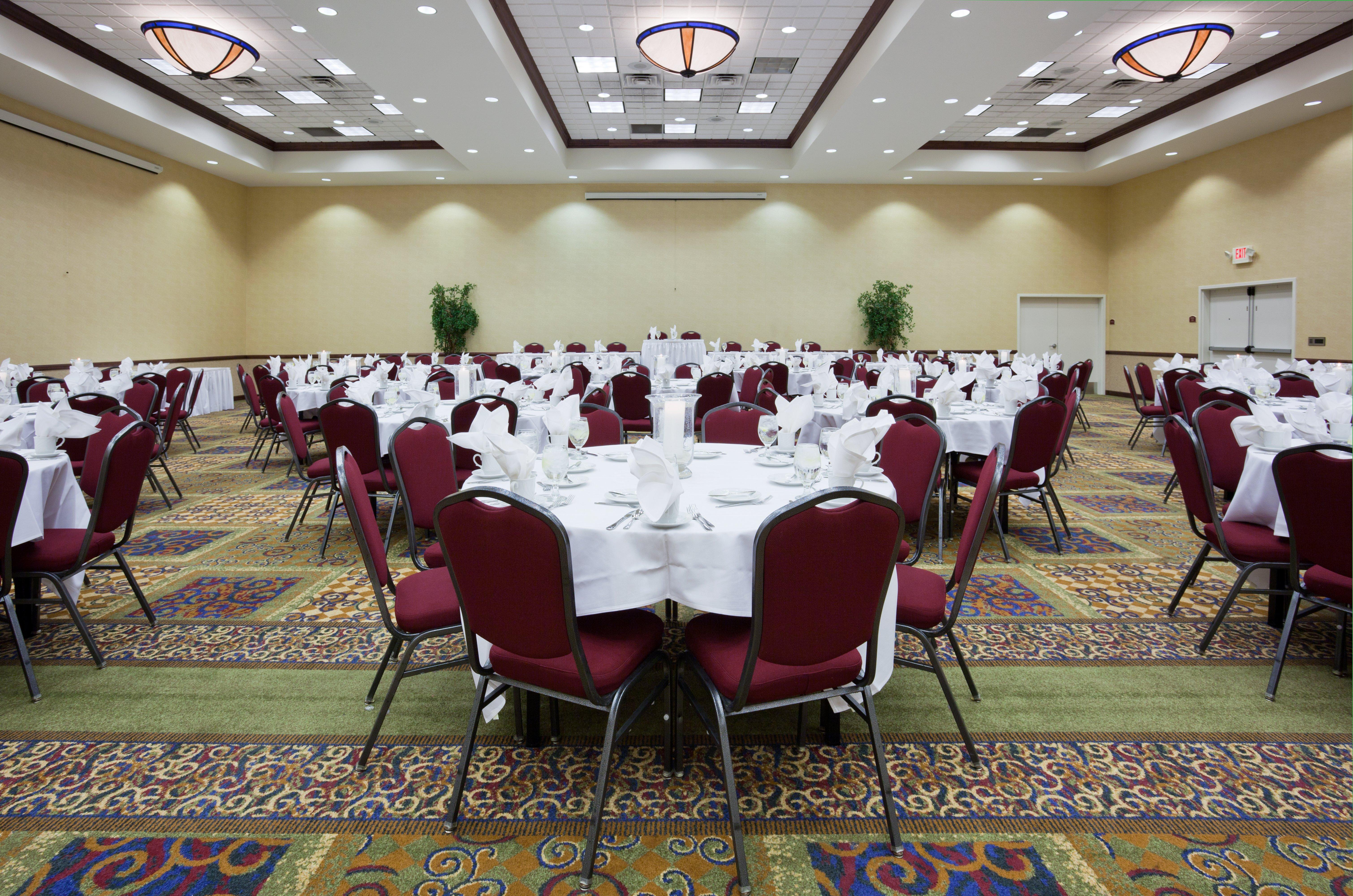 Holiday Inn Conference Center Marshfield, An Ihg Hotel Exterior foto